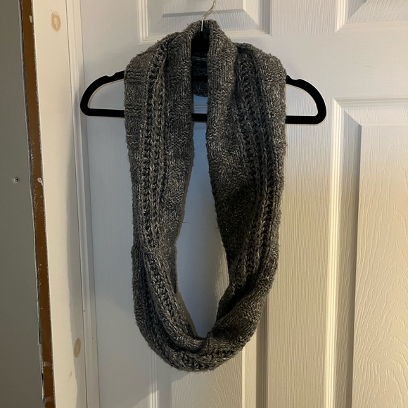 Grey Cable knit Infinity Scarf - Picture 2 of 2